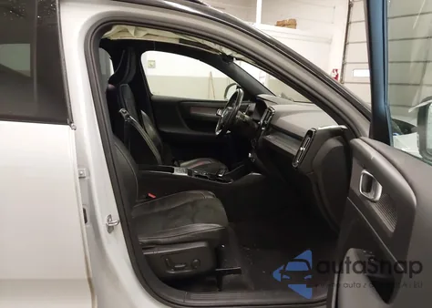 2020 Volvo Xc40 T5 R-Design z USA, uszkodzony, nr VIN YV4162UM7L2206675